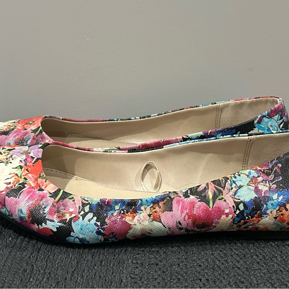 Express Multicolor Floral Heels - Picture 5 of 6